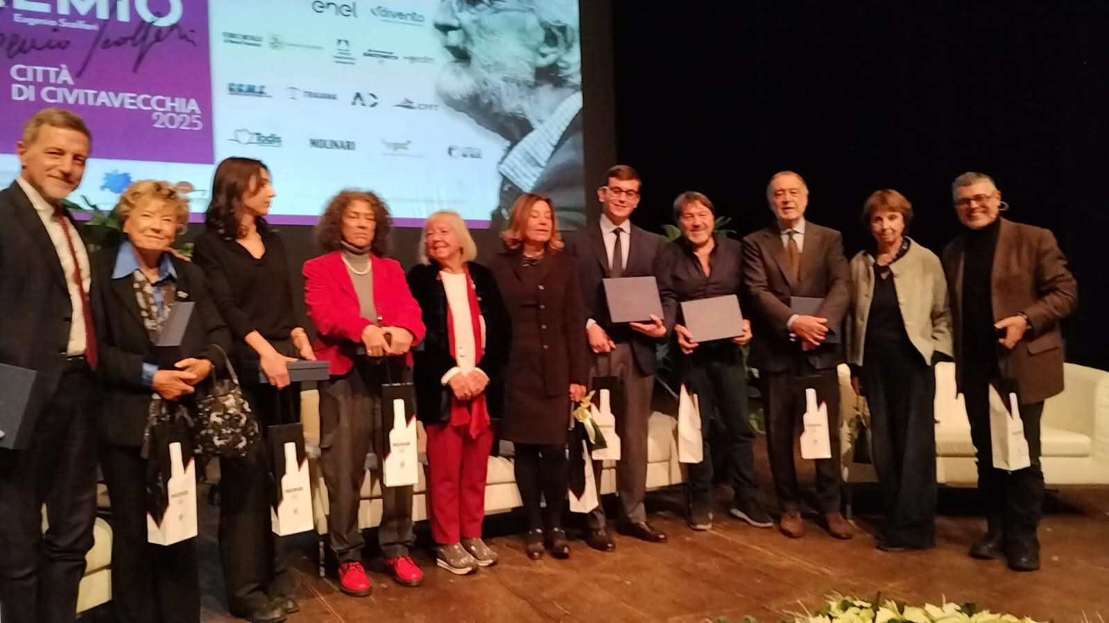 “Premio Scalfari Città di Civitavecchia”: standing ovation per Sigfrido Ranucci, miglior giornalista dell’anno | TERZOBINARIO